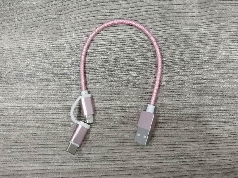 Классический короткий кабель без всяких излишеств розовый